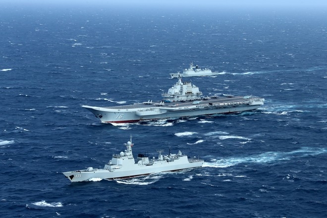 Tàu sân bay Liêu Ninh (16) cùng các tàu cùng nhóm tác chiến. CHINAMIL 2446 1