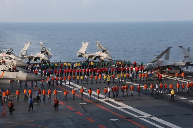 Chiến đấu cơ J-15 trên tàu sân bay Liêu Ninh. CHINAMIL 2814 pilot 1 ulle