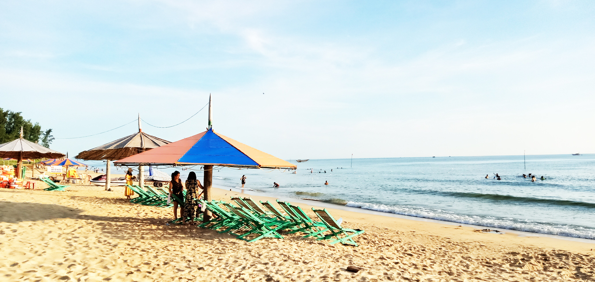 Bình minh trên bãi biển Thiên Cầm 000