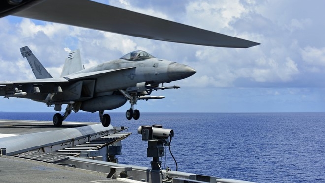 Chiến đấu cơ F/A-18E Super Hornet cất cánh từ tàu sân bay USS Ronald Reagan ở Biển Đông ngày 14.8 HẢI QUÂN MỸ 1913 tau1