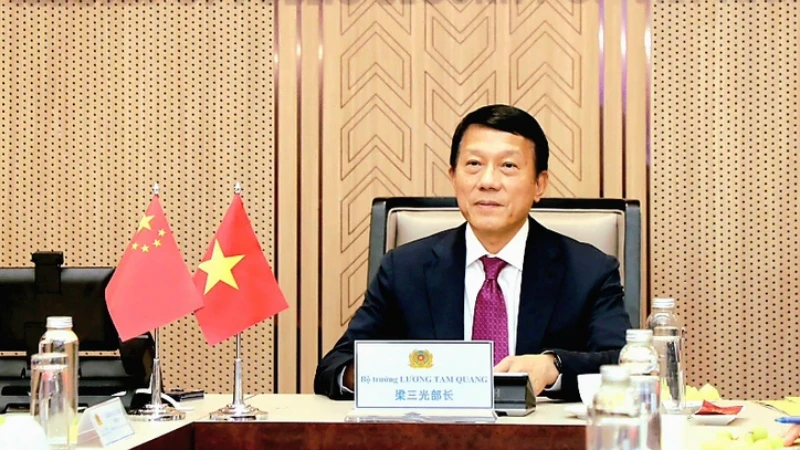 Bộ trưởng Lương Tam Quang điện đàm với Bộ trưởng Công an Vương Tiểu Hồng Bộ trưởng Lương Tam Quang điện đàm với Bộ trưởng Công an Vương Tiểu Hồng