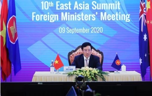 Phó Thủ tướng, Bộ trưởng Ngoại giao Phạm Bình Minh chủ trì hội nghị trực tuyến Bộ trưởng Ngoại giao Cấp cao Đông Á (EAS) lần thứ 10. Ảnh: Bộ Ngoại giao. 2608 eas