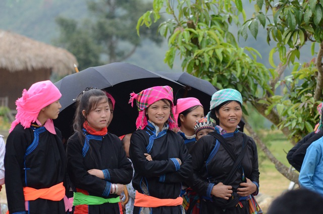 Độc đáo trang phục phụ nữ các dân tộc vùng cao - 2 Độc đáo trang phục phụ nữ các dân tộc vùng cao - 2