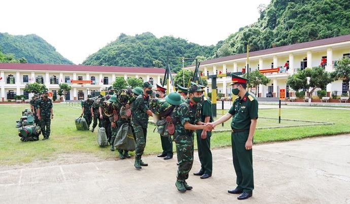 Các chiến sĩ lên đường nhận nhiệm vụ mới. Ảnh: Vì Hiện Các chiến sĩ lên đường nhận nhiệm vụ mới. Ảnh: Vì Hiện