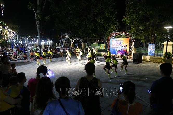 Tưng bừng Lễ hội Thành Tuyên Chú thích ảnh