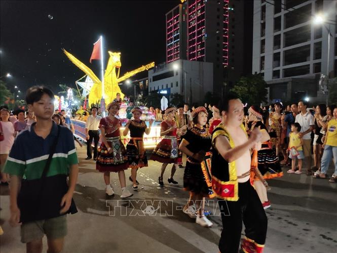 Tưng bừng Lễ hội Thành Tuyên Chú thích ảnh