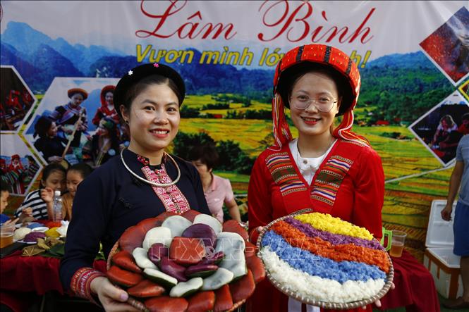 Tưng bừng Lễ hội Thành Tuyên Chú thích ảnh
