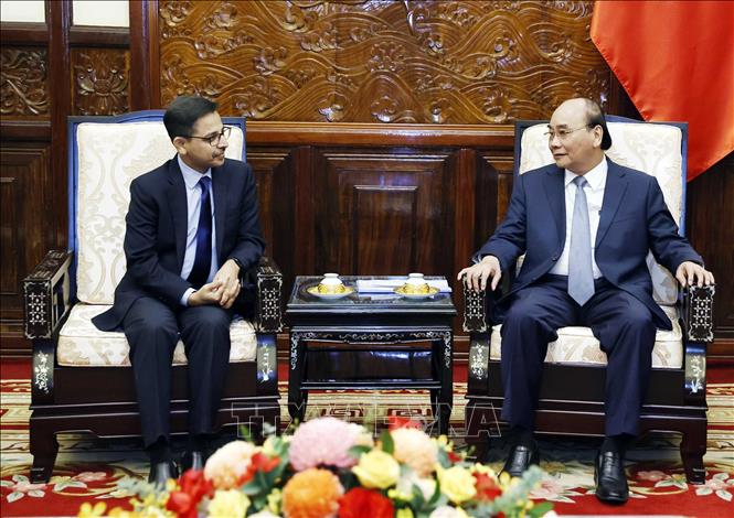 Chủ tịch nước Nguyễn Xuân Phúc tiếp Đại sứ Ấn Độ Pranay Verma đến chào từ biệt Chú thích ảnh