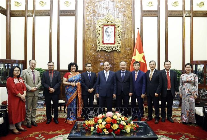Chủ tịch nước Nguyễn Xuân Phúc tiếp Đại sứ Ấn Độ Pranay Verma đến chào từ biệt Chú thích ảnh