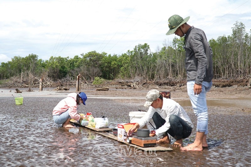 Một ngày ở cửa biển Giá Lồng Đèn Một ngày ở cửa biển Giá Lồng Đèn