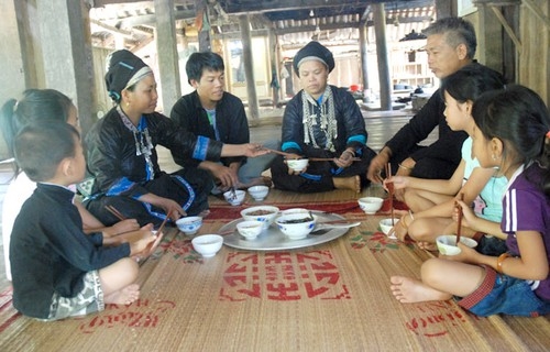 Lễ cúng mừng cơm mới cũng là tết đoàn viên của người Nùng. (Ảnh IT) Lễ cúng mừng cơm mới cũng là tết đoàn viên của người Nùng. (Ảnh IT)