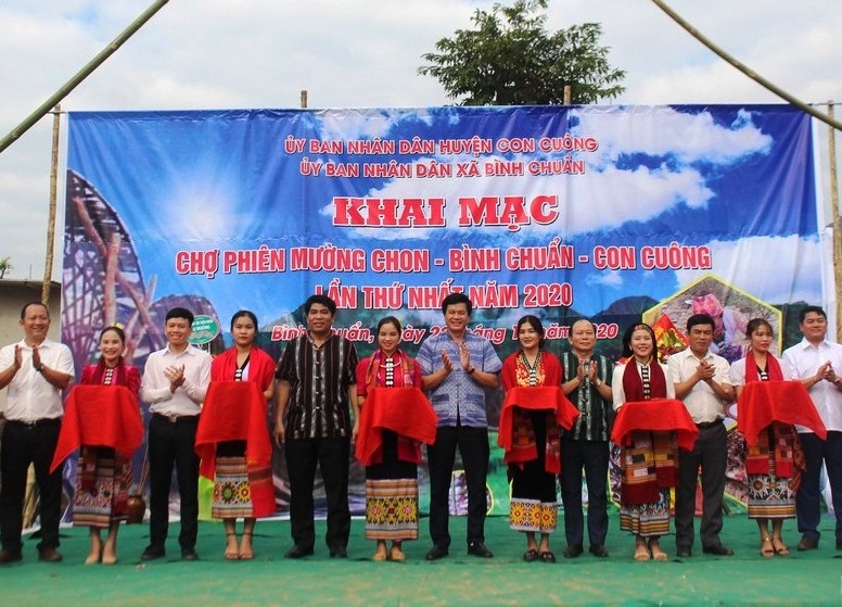 Độc đáo chợ phiên Mường Chon Độc đáo chợ phiên Mường Chon