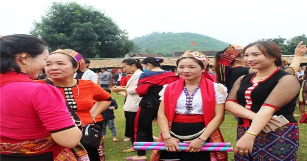 Độc đáo chợ phiên Mường Chon Độc đáo chợ phiên Mường Chon