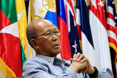 Bộ trưởng Quốc phòng Philippines - Delfin Lorenzana - Ảnh: Reuters Bộ trưởng Quốc phòng Philippines - Delfin Lorenzana - Ảnh: Reuters