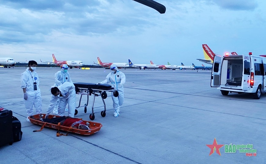 Liên tiếp cứu bốn người nước ngoài bị nạn trên biển Liên tiếp cứu bốn người nước ngoài bị nạn trên biển