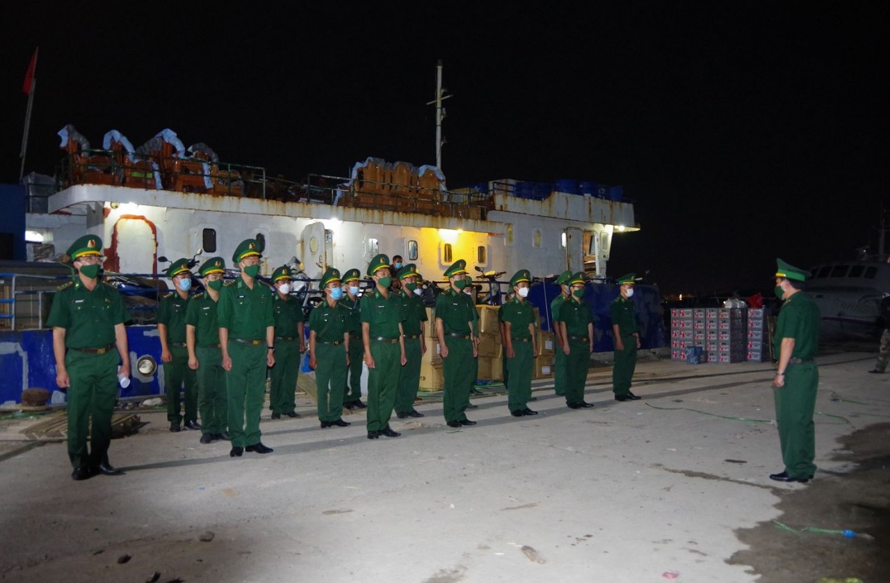 Bình Thuận tăng cường lực lượng hỗ trợ huyện đảo Phú Quý kiểm soát dịch COVID-19 Bình Thuận tăng cường lực lượng hỗ trợ huyện đảo Phú Quý kiểm soát dịch COVID-19