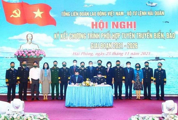 Nâng cao đời sống vật chất, văn hóa tinh thần cho quân dân trên các đảo của Tổ quốc Nâng cao đời sống vật chất, văn hóa tinh thần cho quân dân trên các đảo của Tổ quốc