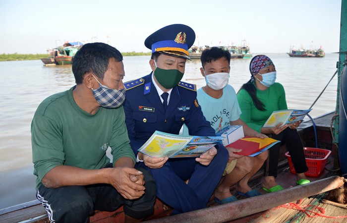 Thăm, tặng 50 suất quà cho gia đình ngư dân có hoàn cảnh khó khăn tại Đồ Sơn (Hải Phòng) Thăm, tặng 50 suất quà cho gia đình ngư dân có hoàn cảnh khó khăn tại Đồ Sơn (Hải Phòng)