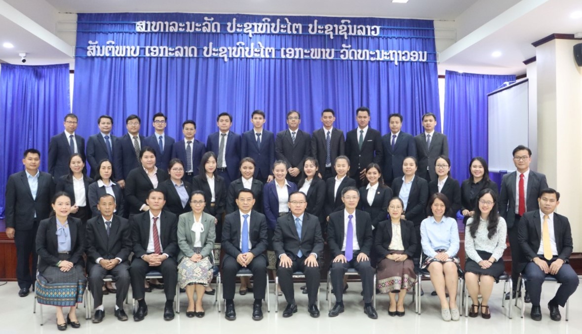 Các đại biểu tại lễ bế giảng khóa bồi dưỡng kỹ năng phiên dịch cho cán bộ đối ngoại Lào. Các đại biểu tại lễ bế giảng khóa bồi dưỡng kỹ năng phiên dịch cho cán bộ đối ngoại Lào.