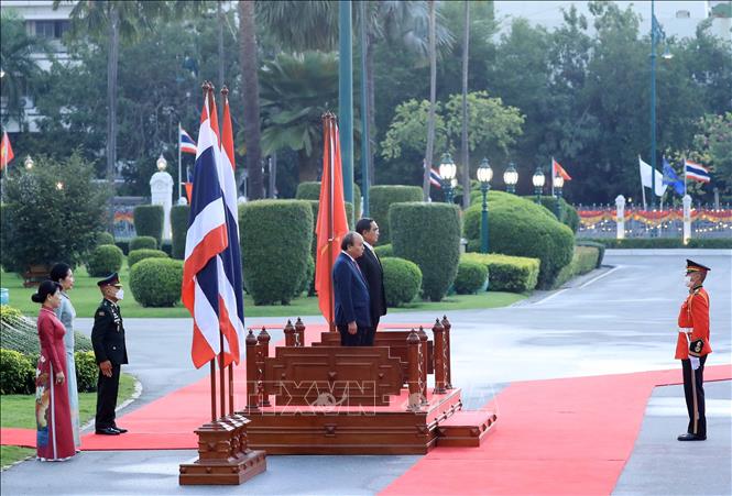 Lễ đón Chủ tịch nước Nguyễn Xuân Phúc và Phu nhân thăm chính thức Vương quốc Thái Lan Chú thích ảnh