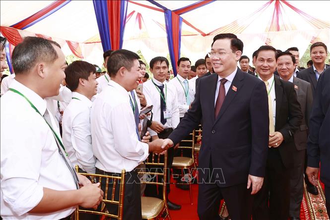 Chủ tịch Quốc hội thăm Nhà máy chế biến cao su Tân Biên, Campuchia Chú thích ảnh