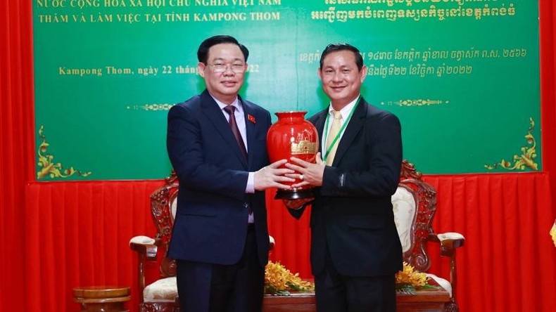 Minh chứng sống động cho mối quan hệ hữu nghị gắn bó Việt Nam-Campuchia Minh chứng sống động cho mối quan hệ hữu nghị gắn bó Việt Nam-Campuchia ảnh 1