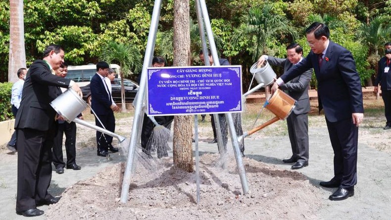 Minh chứng sống động cho mối quan hệ hữu nghị gắn bó Việt Nam-Campuchia Minh chứng sống động cho mối quan hệ hữu nghị gắn bó Việt Nam-Campuchia ảnh 3