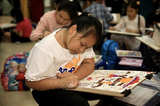 Hàng trăm thiếu nhi quốc tế tham gia thi vẽ tranh Chú thích ảnh