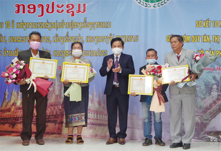 10 năm kết nghĩa cụm dân cư giữa biên giới tỉnh Quảng Trị và Xa Vẳn Na Khệt 10 năm kết nghĩa cụm dân cư giữa biên giới tỉnh Quảng Trị và Xa Vẳn Na Khệt