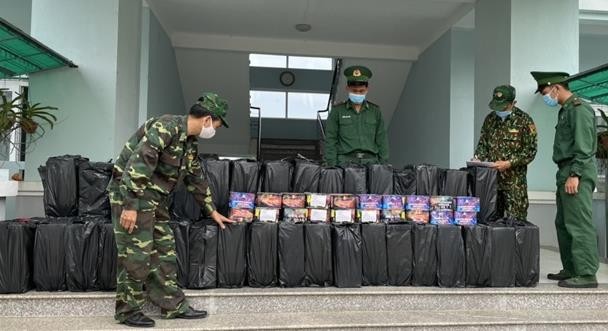 Ngăn chặn vận chuyển trên 800kg pháo hoa từ Campuchia vào Việt Nam