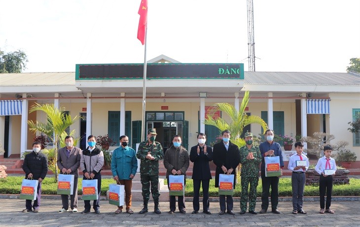 Giữ vững an ninh chính trị, trật tự, an toàn xã hội ở khu vực biên giới Giữ vững an ninh chính trị, trật tự, an toàn xã hội ở khu vực biên giới