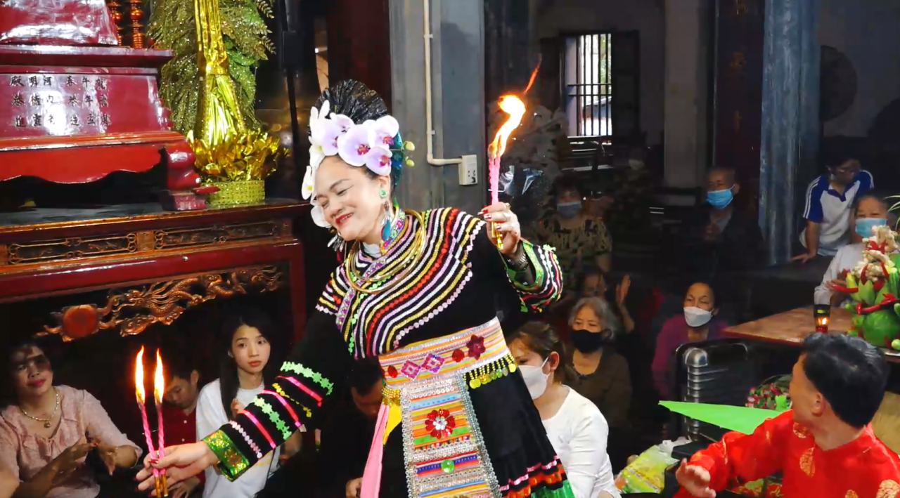 Bài 3: Ca từ và vũ đạo trong diễn xướng Thực hành tín ngưỡng thờ Mẫu Tam phủ của người Việt Bài 3: Ca từ và vũ đạo trong diễn xướng Thực hành tín ngưỡng thờ Mẫu Tam phủ của người Việt