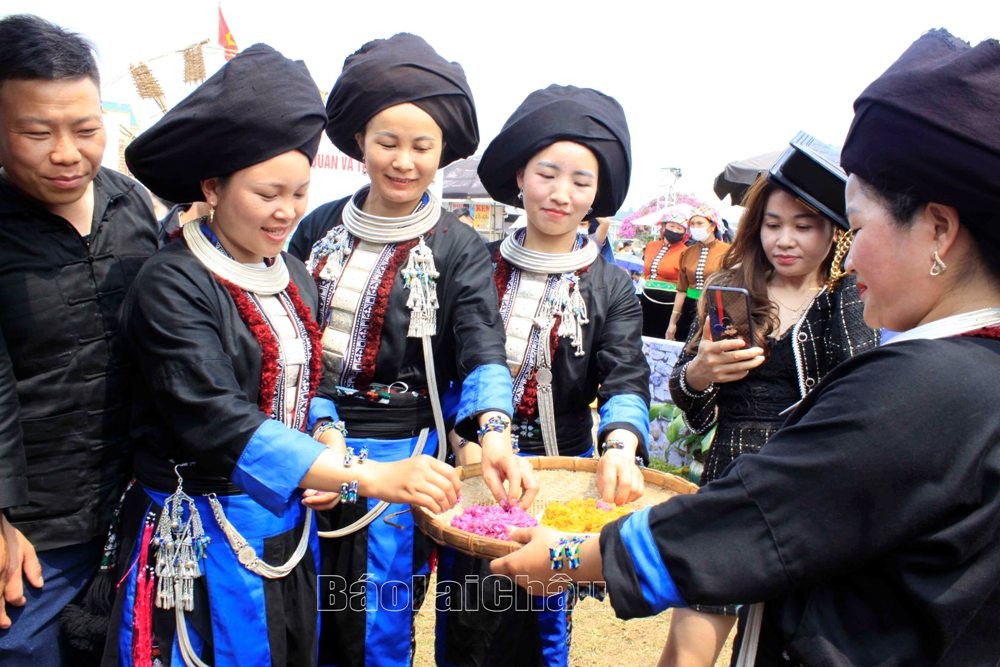 Lễ rước dâu của dân tộc Dao Khâu Sìn Hồ Lễ rước dâu của dân tộc Dao Khâu Sìn Hồ