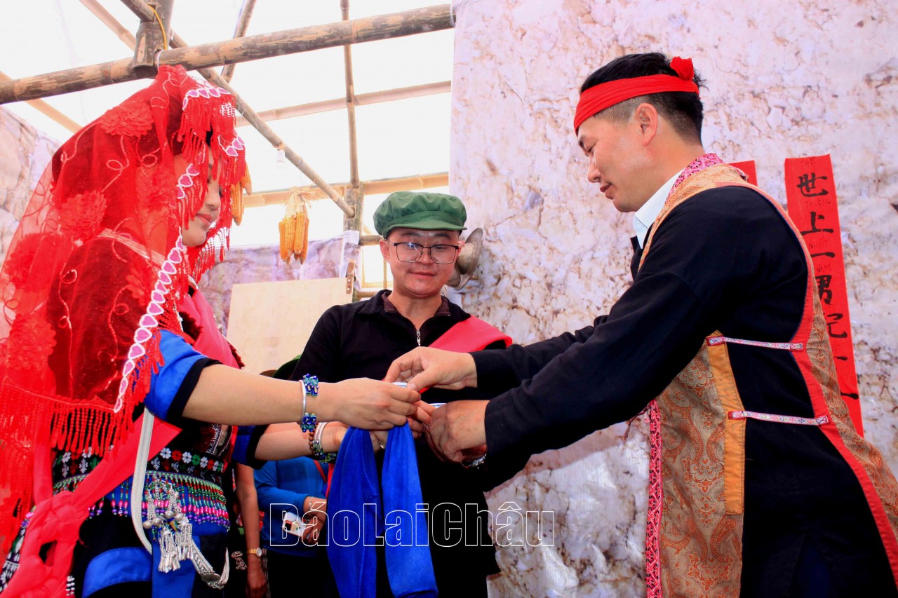 Lễ rước dâu của dân tộc Dao Khâu Sìn Hồ Lễ rước dâu của dân tộc Dao Khâu Sìn Hồ