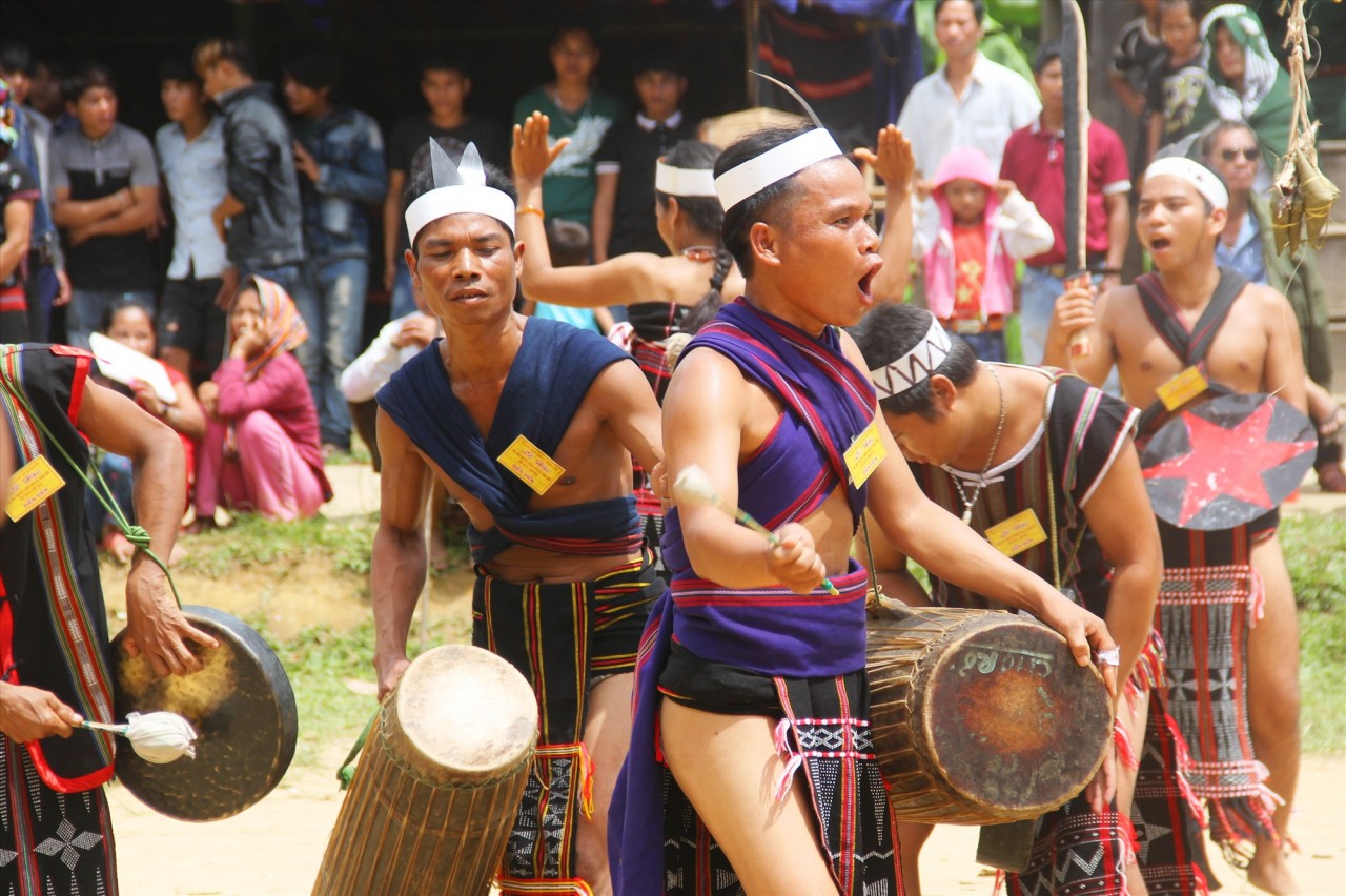 Vang tiếng trống K'thu Vang tiếng trống K'thu