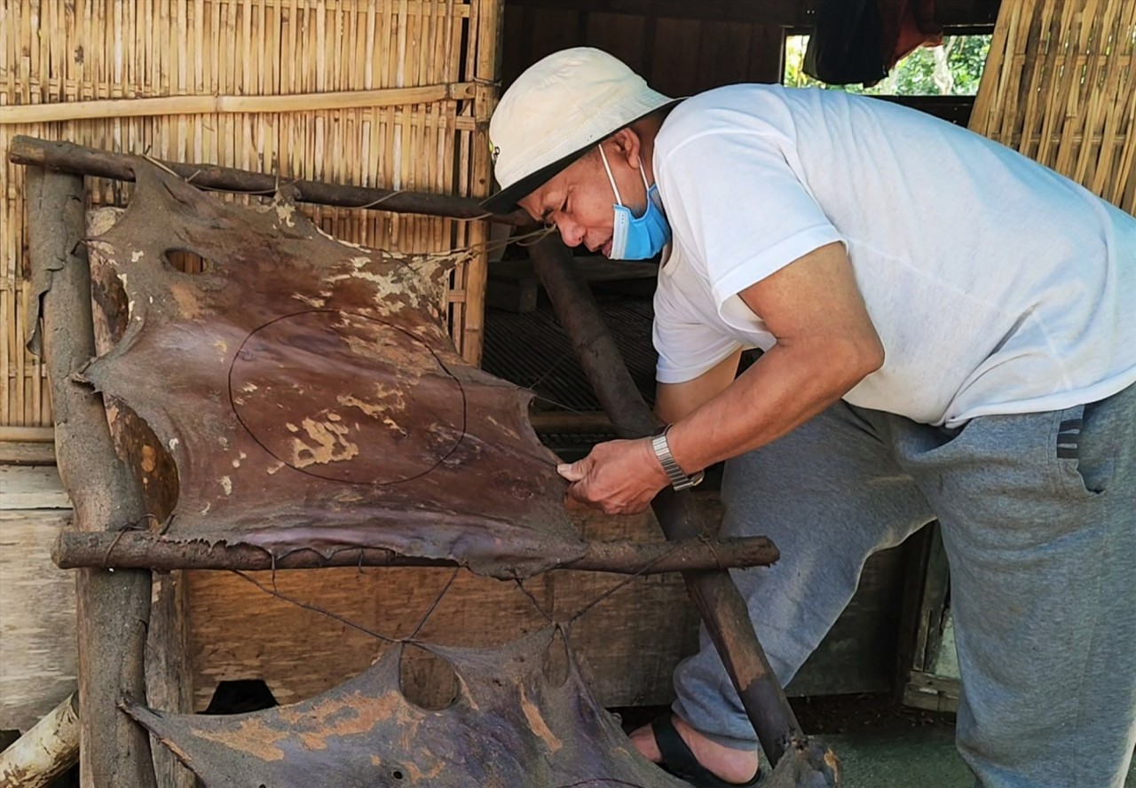 Vang tiếng trống K'thu Vang tiếng trống K'thu