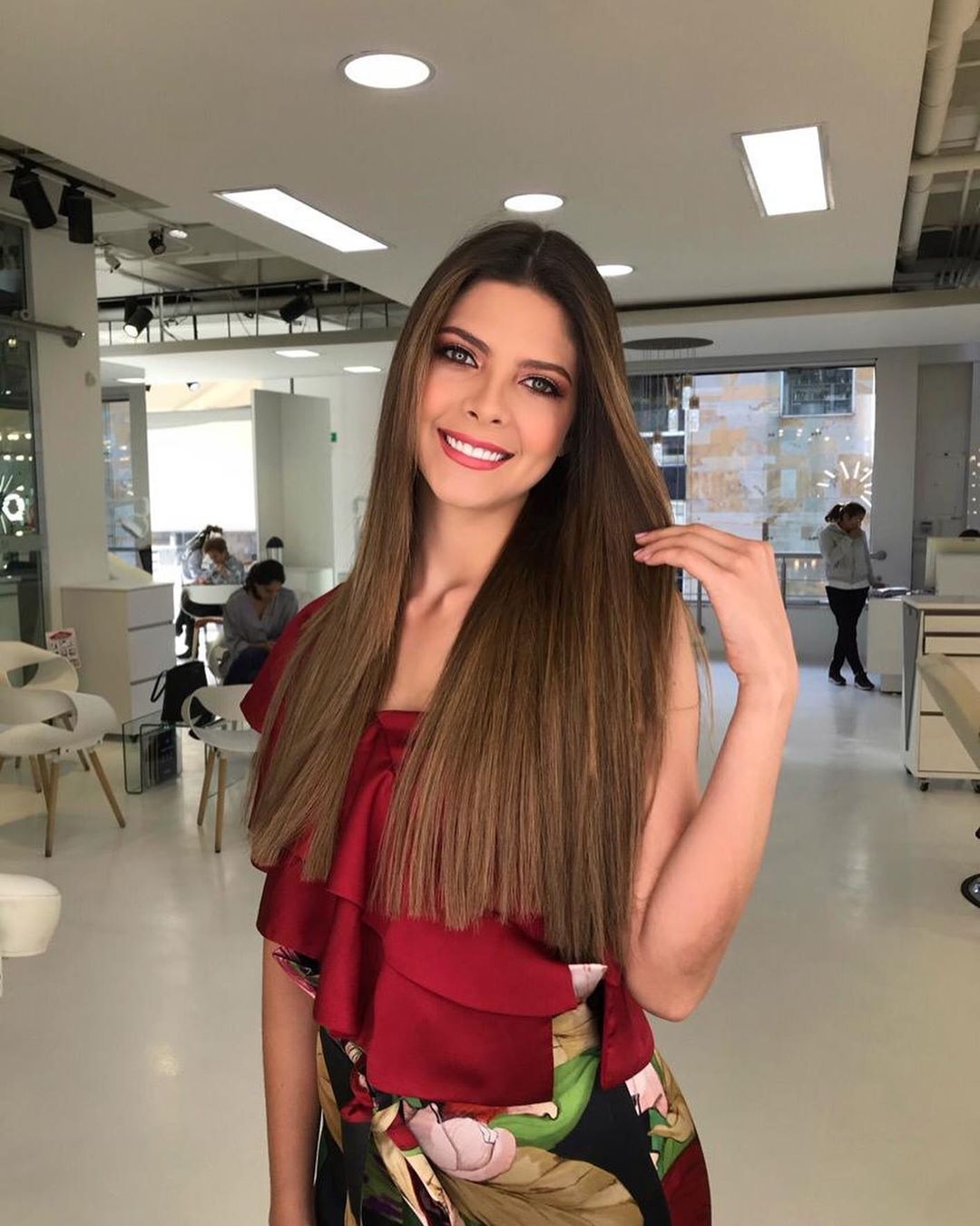 Nhan sắc xinh đẹp của tân Hoa hậu Hòa bình Colombia 2020 nhan sac xinh dep cua tan hoa hau hoa binh colombia 2020