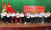 មូលនិធិ Zhishan ផ្តល់អាហារូបករណ៍ដល់សិស្សក្រីក្រដែលជំនះការលំបាកនៅទីក្រុង Thua Thien Hue