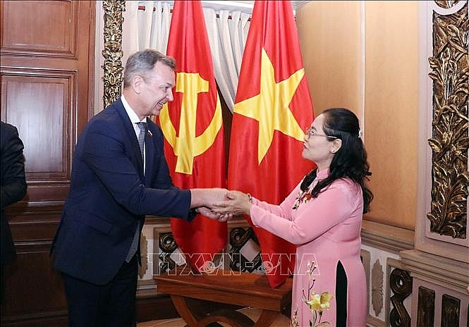 លោកស្រី Nguyen Thi Le លេខារងគណៈកម្មាធិការបក្សទីក្រុង ប្រធានក្រុមប្រឹក្សាប្រជាជនទីក្រុងហូជីមិញ បានទទួលជួបលោក Andrey Yatskin អនុប្រធានទីមួយនៃក្រុមប្រឹក្សាសហព័ន្ធរុស្ស៊ី។