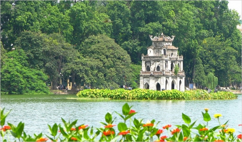 Travel Off Path បានអត្ថាធិប្បាយថា ហាណូយ គឺជាគោលដៅទេសចរណ៍ដែលត្រូវតែទៅទស្សនានៅពេលមកដល់ប្រទេសវៀតណាម Travel Off Path បានអត្ថាធិប្បាយថា ហាណូយ គឺជាគោលដៅទេសចរណ៍ដែលត្រូវតែទៅទស្សនានៅពេលមកដល់ប្រទេសវៀតណាម