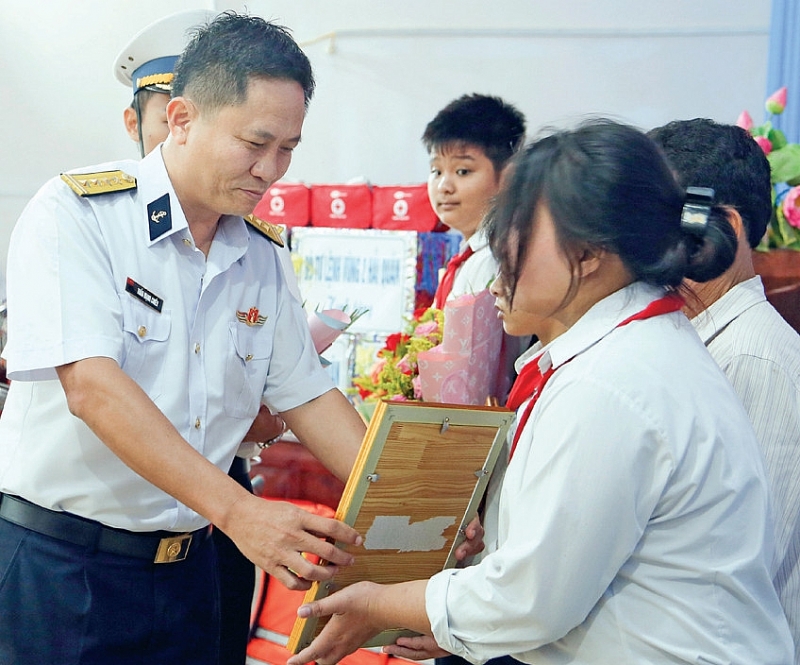 ការ​ឃោសនាផ្សព្វផ្សាយ​អំពីសមុទ្រ និង​កោះនៅតបន់២កង​ទ័ពជើងទឹក