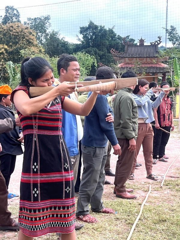 Ta Rut (ខេត្ត Quang Tri)៖ ពិធីបុណ្យដ៏រំភើបរីករាយ គោរពតួនាទីស្ត្រីក្នុងសហគមន៍ Ta Rut (ខេត្ត Quang Tri)៖ ពិធីបុណ្យដ៏រំភើបរីករាយ គោរពតួនាទីស្ត្រីក្នុងសហគមន៍