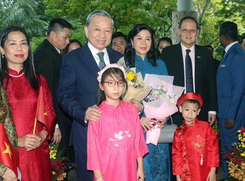 អគ្គលេខាបក្ស To Lam និងភរិយាបានចាប់ផ្តើមដំណើរទស្សនកិច្ចជាផ្លូវការនៅសាធារណរដ្ឋសិង្ហបុរី អគ្គលេខាបក្ស To Lam និងភរិយាបានចាប់ផ្តើមដំណើរទស្សនកិច្ចជាផ្លូវការនៅសាធារណរដ្ឋសិង្ហបុរី