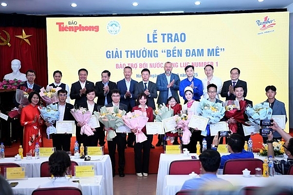 ពានរង្វាន់ “តណ្ហាយូរអង្វែង” ផ្សព្វផ្សាយស្មារតីតស៊ូ និងឆន្ទៈក្នុងការរួមចំណែកដល់យុវជនវៀតណាមជំនាន់ក្រោយ