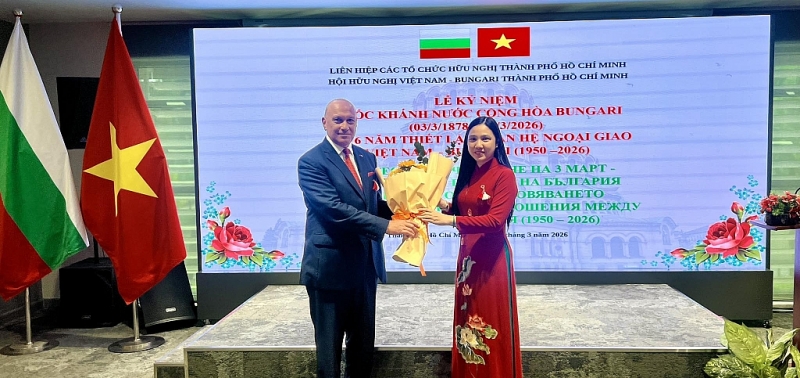 ពង្រឹងចំណងមិត្តភាពប្រពៃណីរវាងវៀតណាម និងប៊ុលហ្គារីក្នុងយុគសម័យថ្មី ពង្រឹងចំណងមិត្តភាពប្រពៃណីរវាងវៀតណាម និងប៊ុលហ្គារីក្នុងយុគសម័យថ្មី