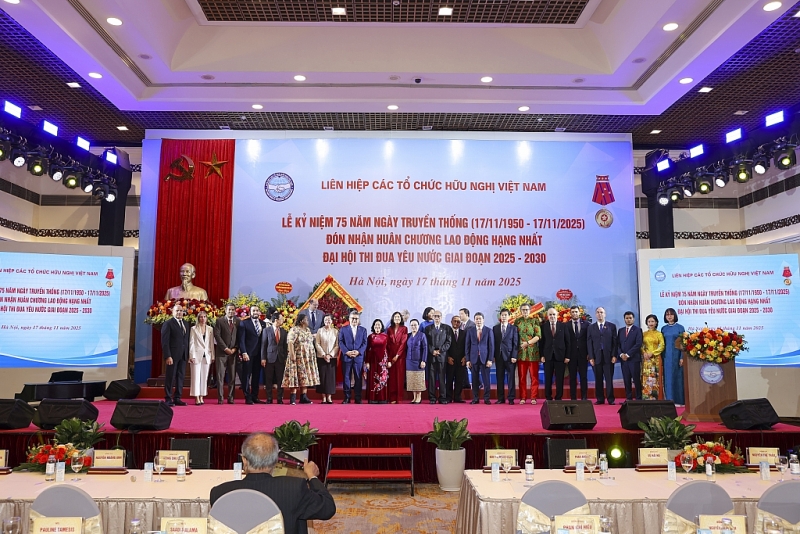សុន្ទរកថាក្នុងឱកាសរំលឹកខួបលើកទី ៧៥ នៃទិវាប្រពៃណីនៃសហភាពអង្គការមិត្តភាពវៀតណាម សុន្ទរកថាក្នុងឱកាសរំលឹកខួបលើកទី ៧៥ នៃទិវាប្រពៃណីនៃសហភាពអង្គការមិត្តភាពវៀតណាម