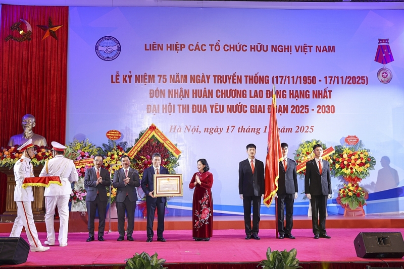 សុន្ទរកថាក្នុងឱកាសរំលឹកខួបលើកទី ៧៥ នៃទិវាប្រពៃណីនៃសហភាពអង្គការមិត្តភាពវៀតណាម សុន្ទរកថាក្នុងឱកាសរំលឹកខួបលើកទី ៧៥ នៃទិវាប្រពៃណីនៃសហភាពអង្គការមិត្តភាពវៀតណាម
