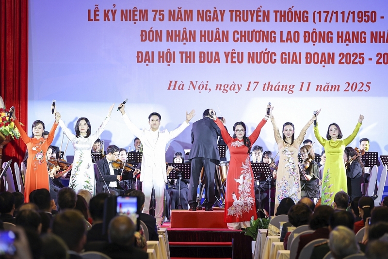សុន្ទរកថាក្នុងឱកាសរំលឹកខួបលើកទី ៧៥ នៃទិវាប្រពៃណីនៃសហភាពអង្គការមិត្តភាពវៀតណាម សុន្ទរកថាក្នុងឱកាសរំលឹកខួបលើកទី ៧៥ នៃទិវាប្រពៃណីនៃសហភាពអង្គការមិត្តភាពវៀតណាម