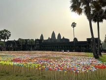 កម្ពុជា​បាន​បង្កើត​កំណត់ត្រា​ឯតទគ្គ​កម្ម​ពិភពជាមួយការ​ដាក់តាំងបង្ហាញ​នៃការបត់រូបបេះដូង​ក្រដាសច្រើន​ជាង​គេ​ក្នុង​លើពិភពលោក