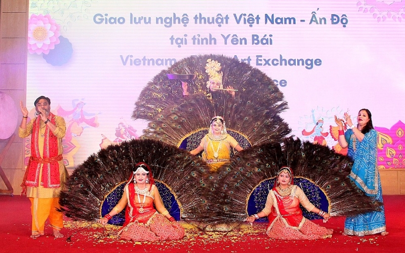 របាំប្រជាប្រិយឥណ្ឌារីកសាយភាយសេចក្តីស្រឡាញ់ដល់ទស្សនិកជនវៀតណាម